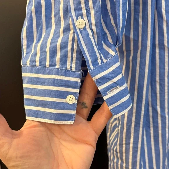 Old Navy Blue and White Striped Casual Button-Down Shirt - Picture 4 of 6